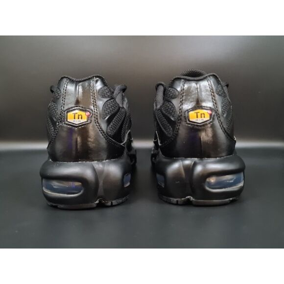 Athletic_Shoes
